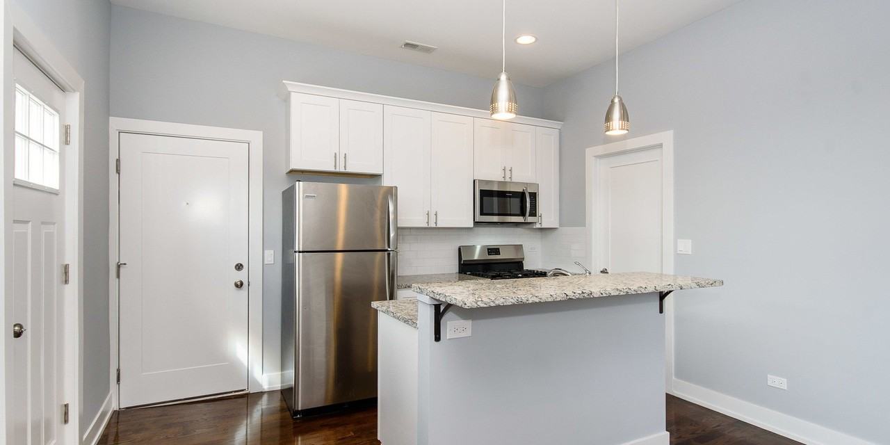 2163 N Bell Ave #2R - Photo 2 of 12