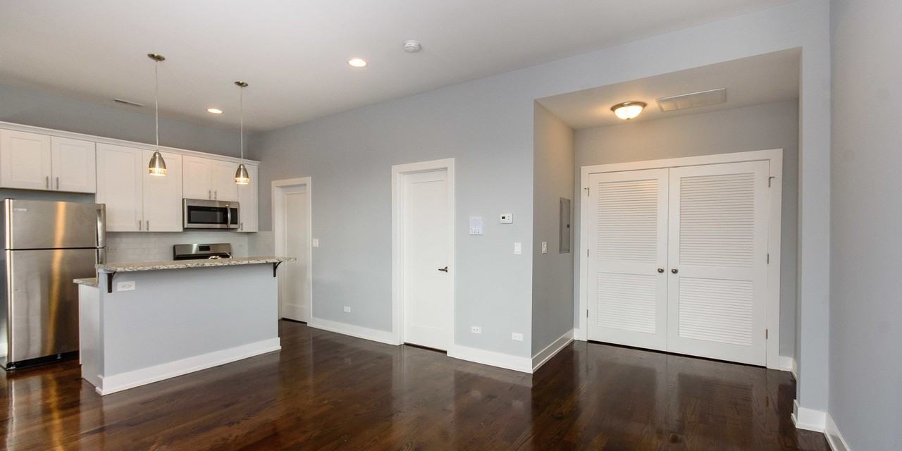 2163 N Bell Ave #2R - Photo 3 of 12