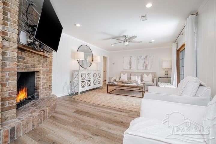 4095 Aiken Rd - Photo 4 of 9