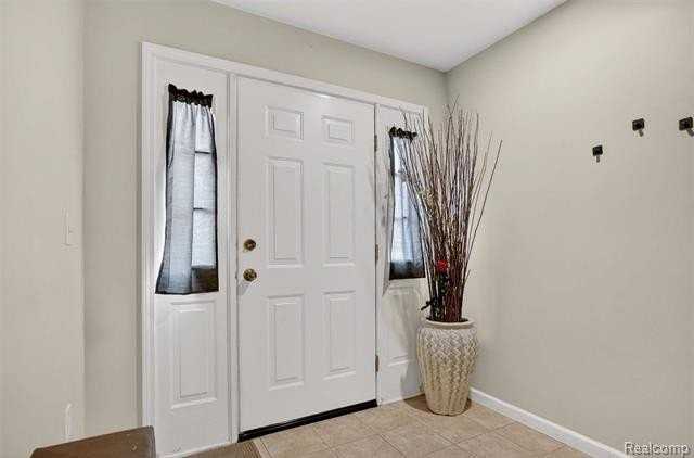 22680 Goddard Rd - Photo 5 of 39
