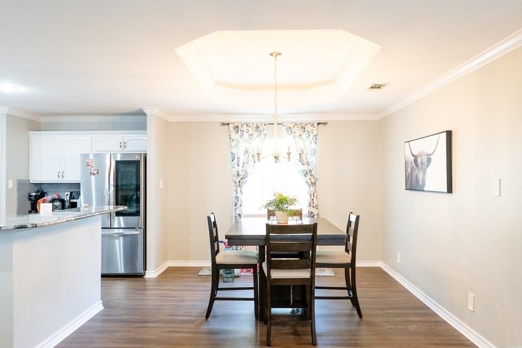 1215 Dorchester Dr - Photo 5 of 27