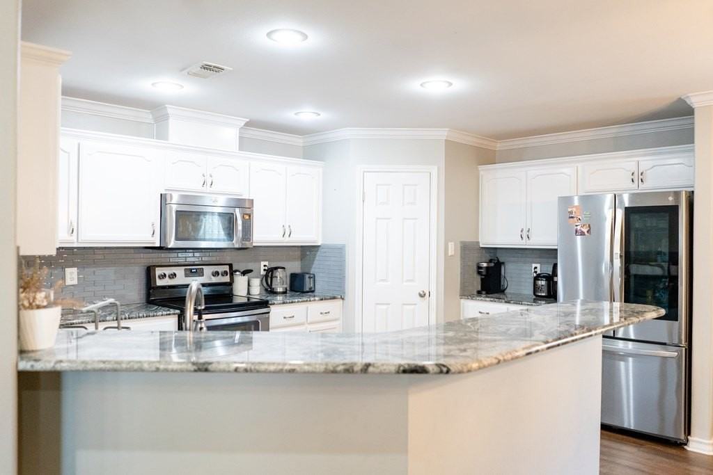 1215 Dorchester Dr - Photo 7 of 27