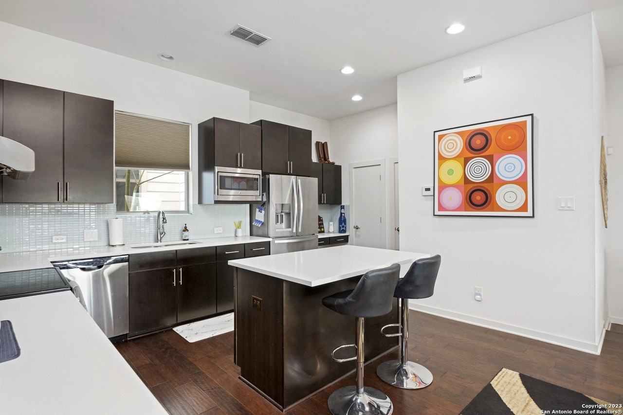 223 W Laurel - Photo 6 of 18