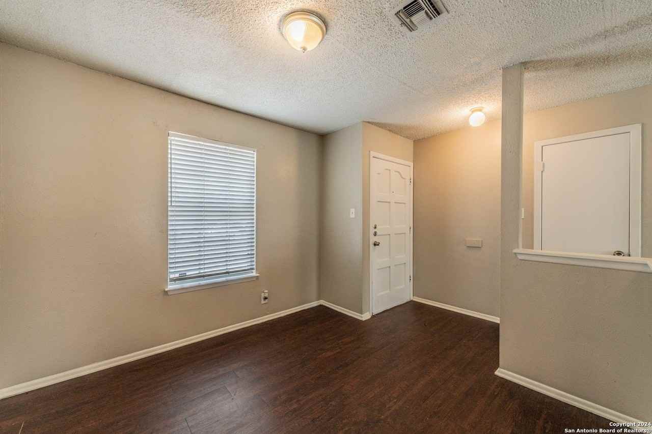 5915 Cliff Ridge Dr - Photo 3 of 33