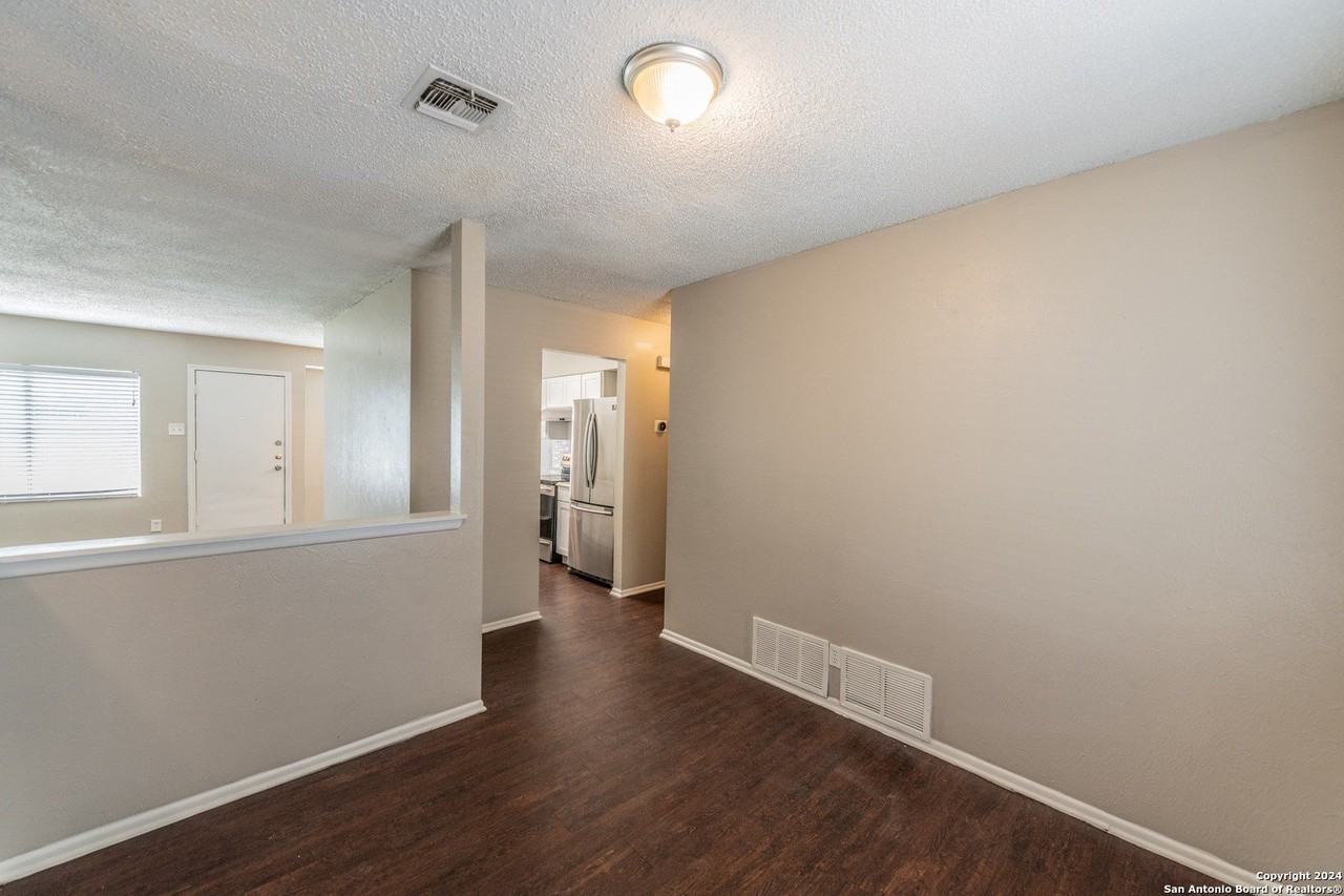 5915 Cliff Ridge Dr - Photo 4 of 33