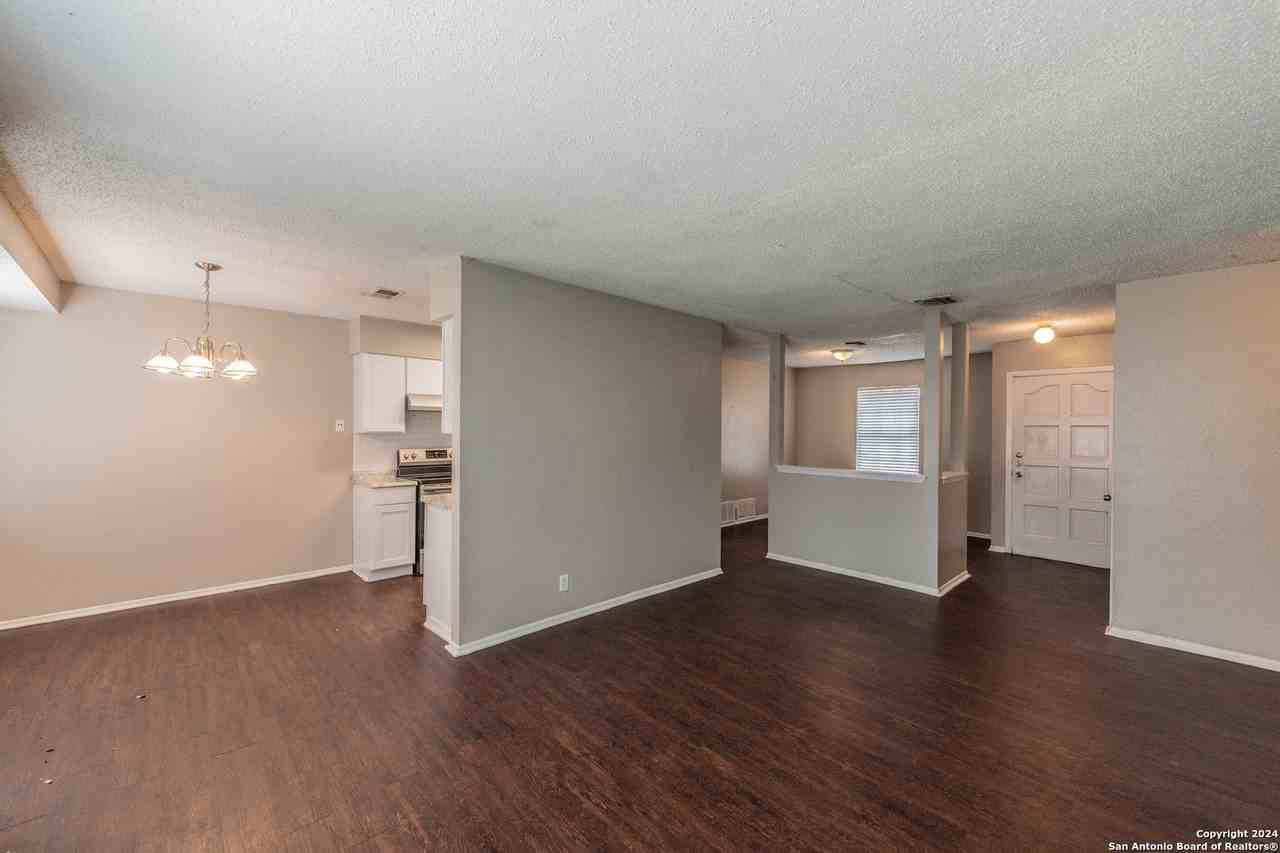 5915 Cliff Ridge Dr - Photo 6 of 33