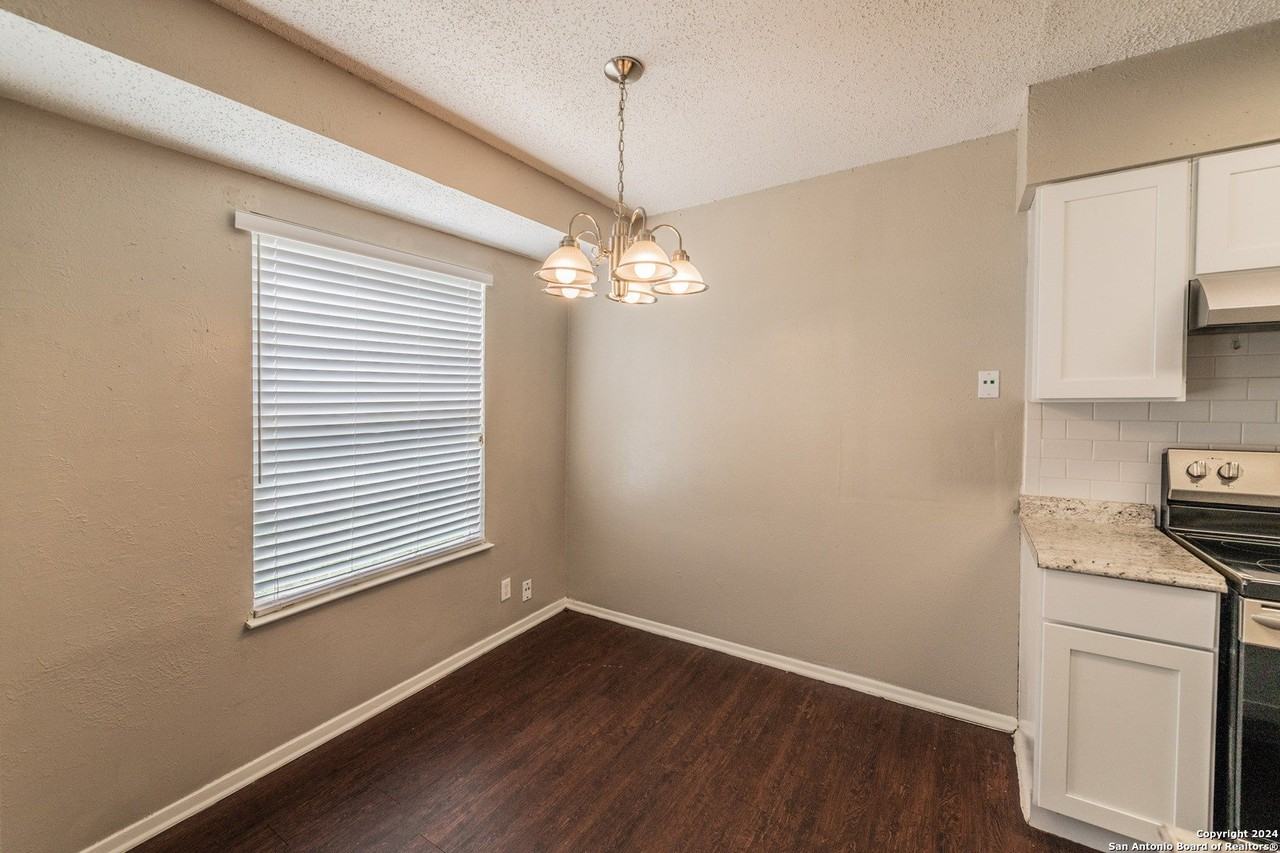 5915 Cliff Ridge Dr - Photo 7 of 33