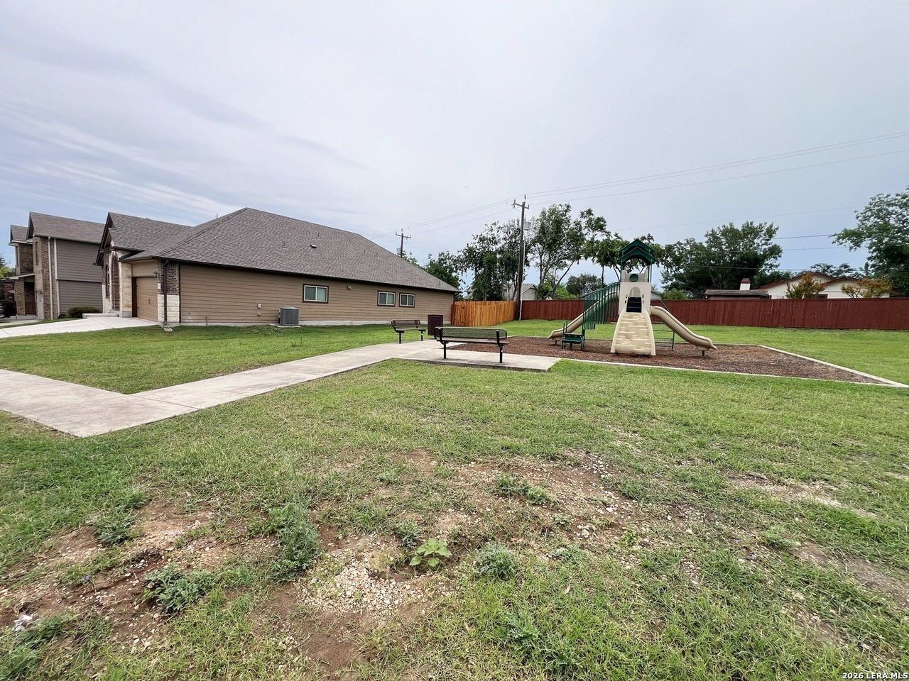 9806 Shawnee Blf - Photo 4 of 42