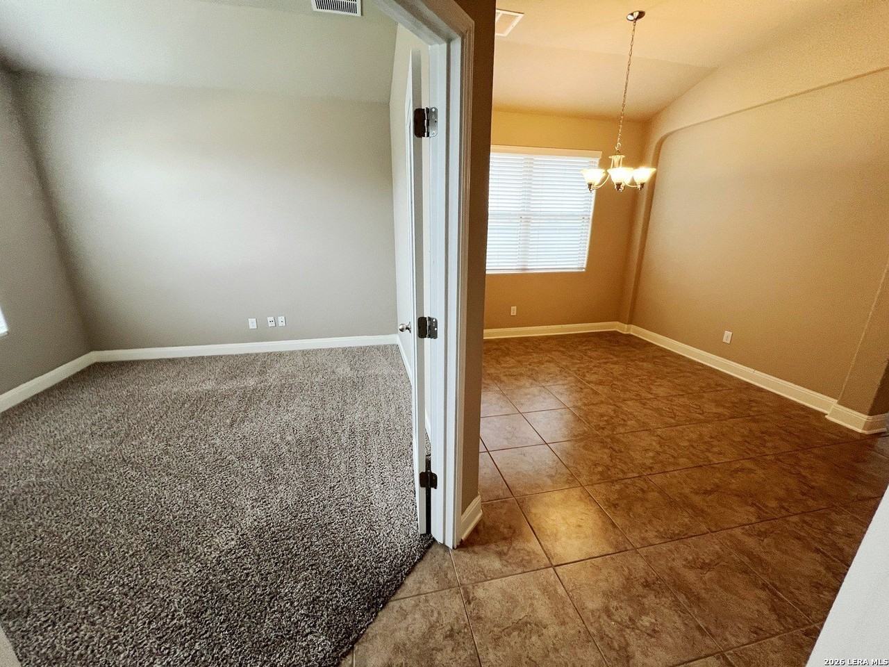 9806 Shawnee Blf - Photo 5 of 42