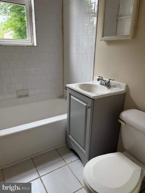 1014 48th Pl Ne #4 - Photo 3 of 4