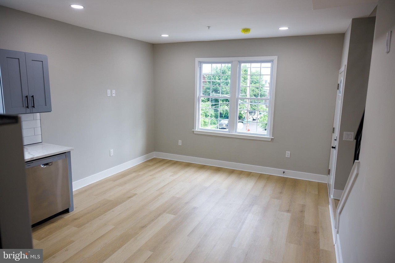 1201 Lindley Ave - Photo 3 of 26