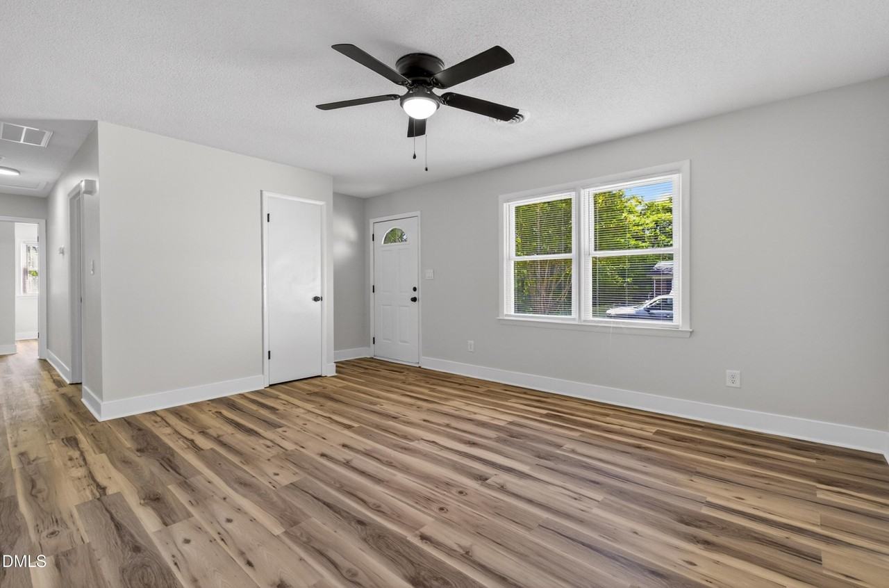 137 Grange St - Photo 6 of 19