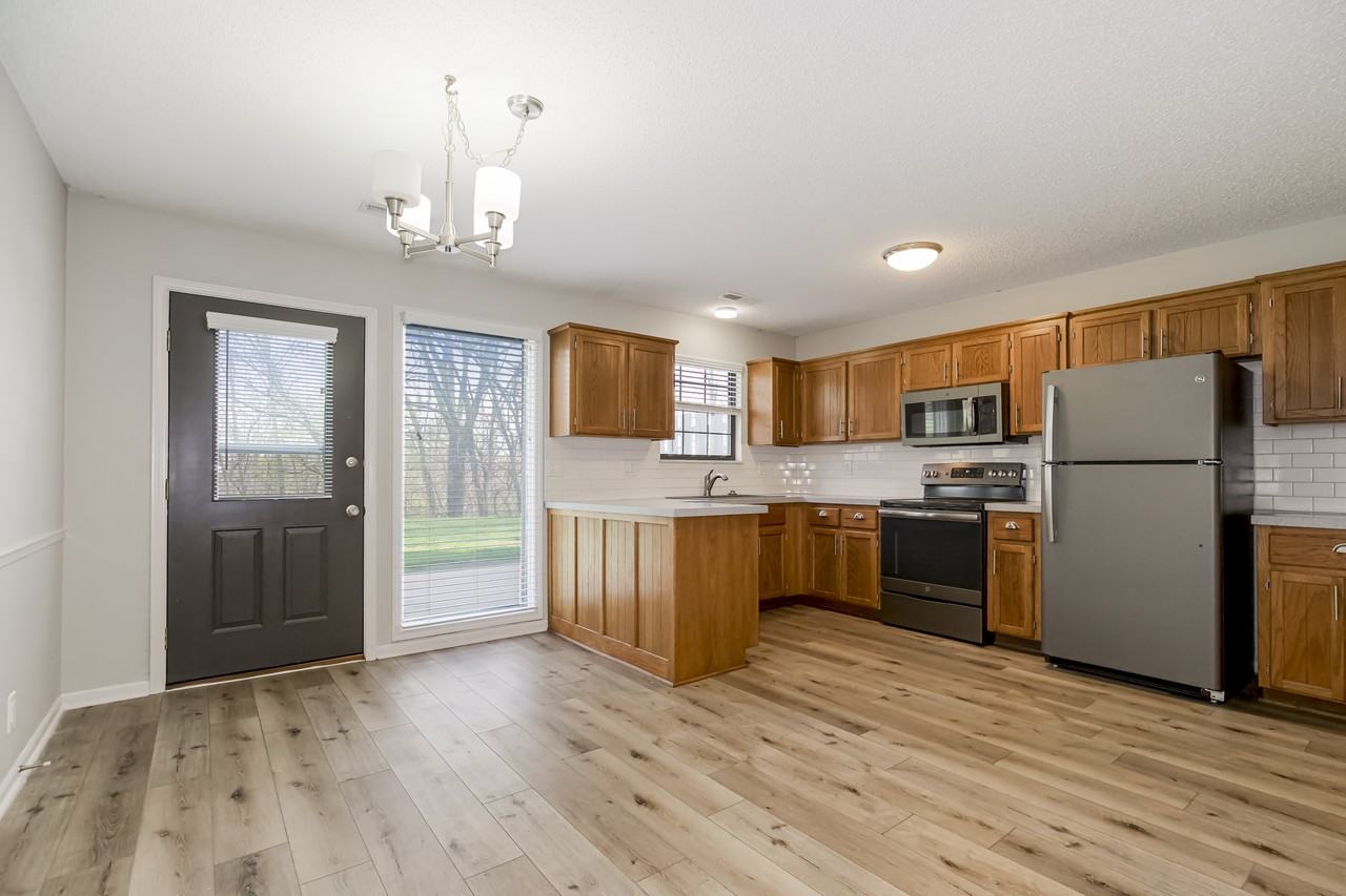 16 Wallingford Dr #16 - Photo 3 of 37