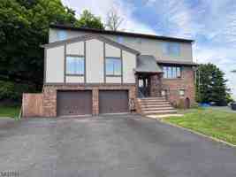 featured image of 270 Silleck St