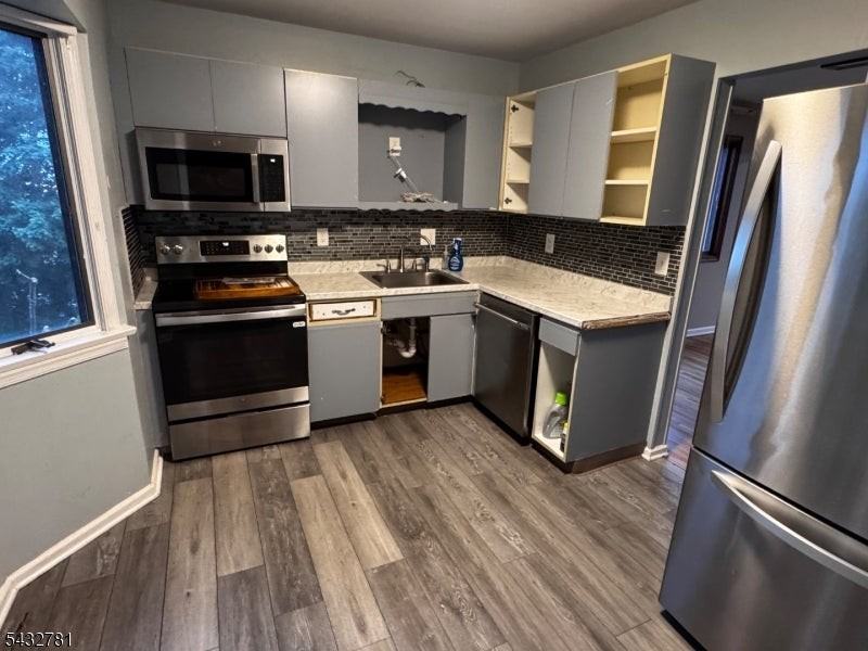 270 Silleck St - Photo 2 of 19