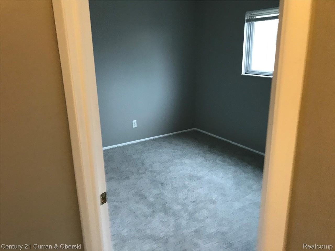 22489 Daniels St - Photo 4 of 7