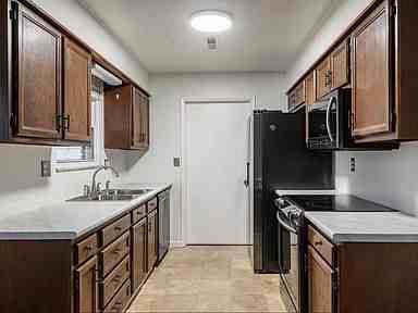 1419 Riverdale Estate Estate - Photo 6 of 9