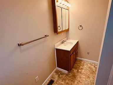 1576 East Pea Ridge Road - Photo 4 of 12