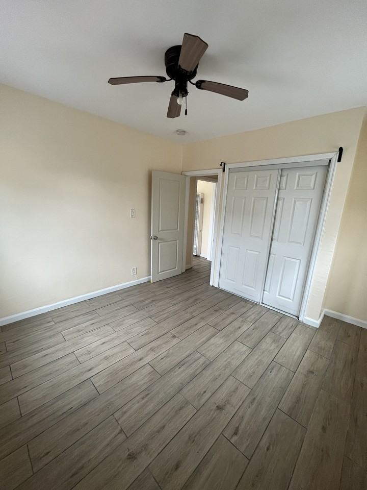 614 1/2 W 87th St - Photo 5 of 8