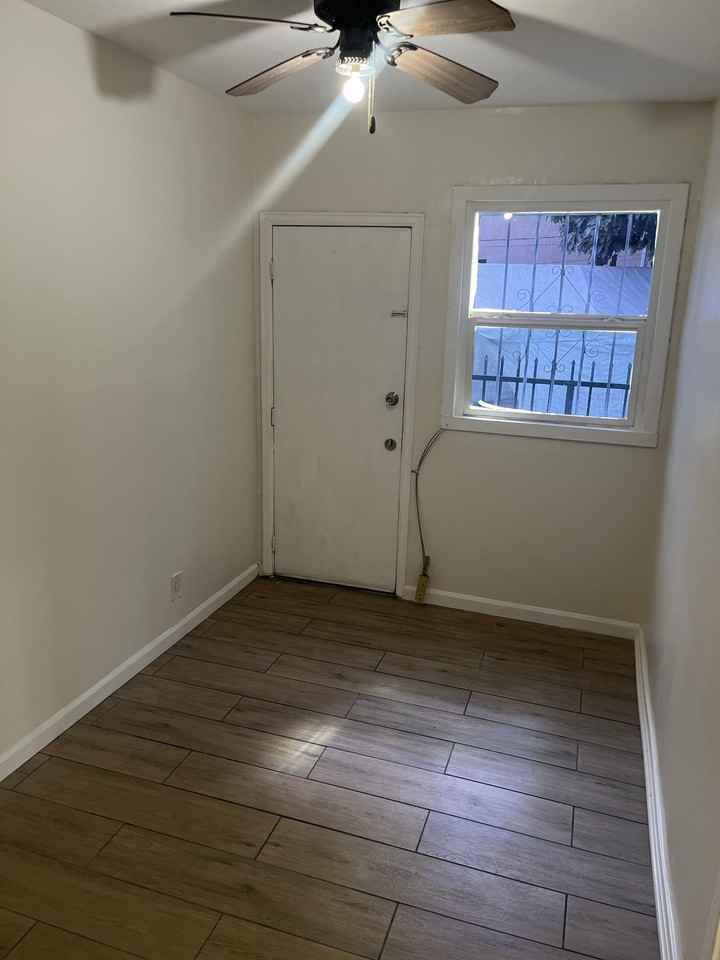 614 1/2 W 87th St - Photo 7 of 8
