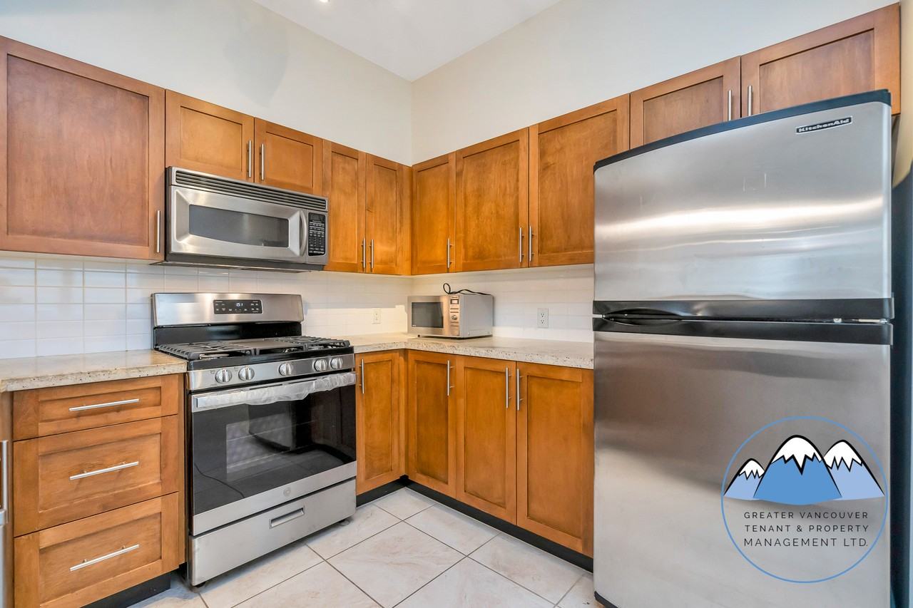 4458 Albert St - Photo 4 of 23