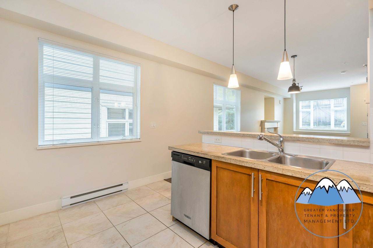 4458 Albert St - Photo 5 of 23