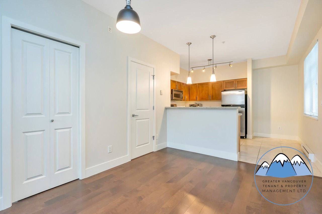 4458 Albert St - Photo 6 of 23