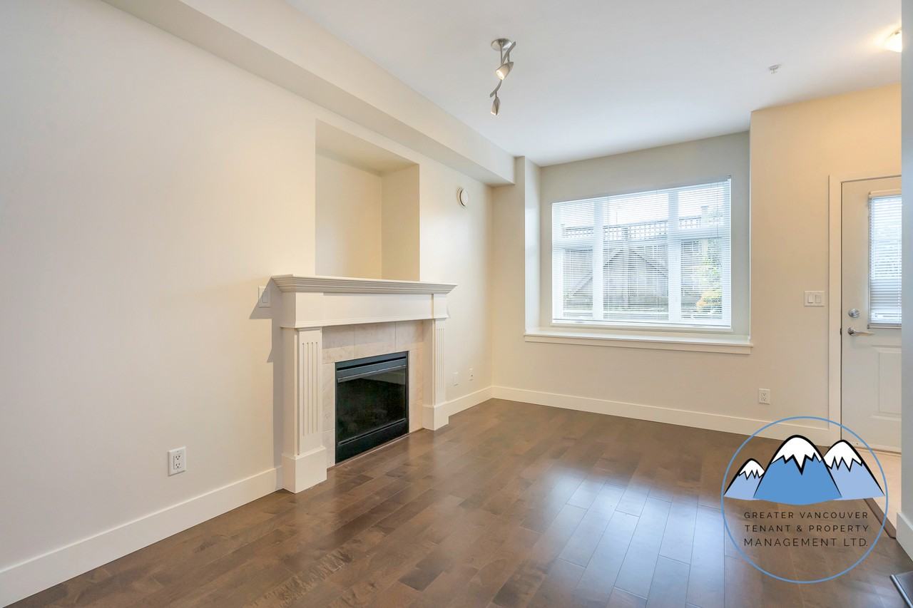 4458 Albert St - Photo 7 of 23