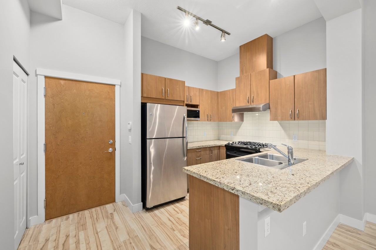 3082 Dayanee Springs Blvd - Photo 3 of 22