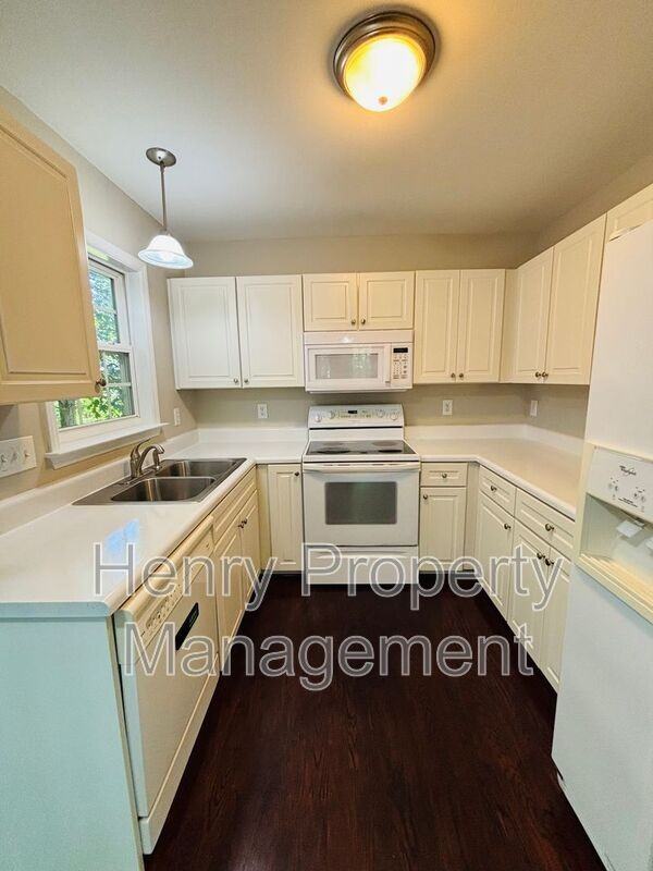 104 Back Woods Cir - Photo 5 of 19