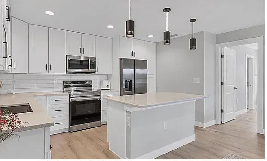 470 Venango Street - Photo 5 of 7