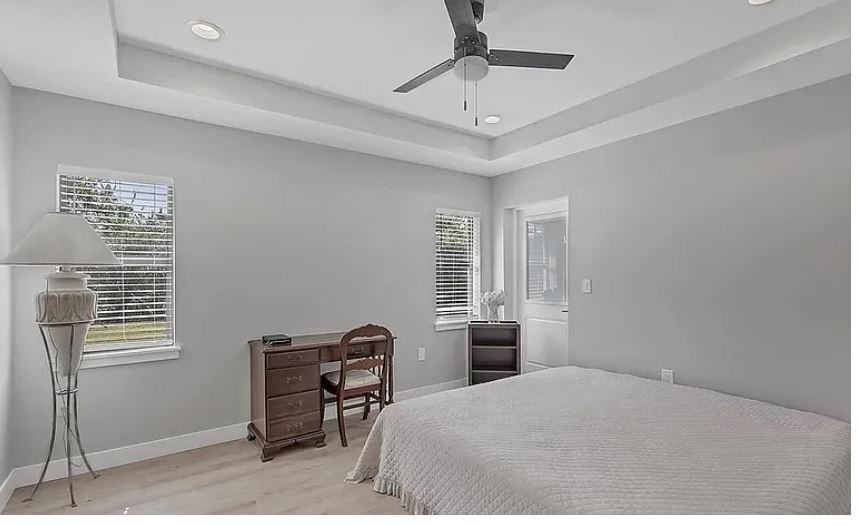 470 Venango Street - Photo 6 of 7
