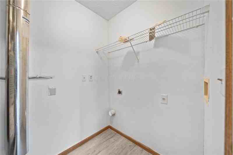 1259 Caravel Dr - Photo 3 of 17