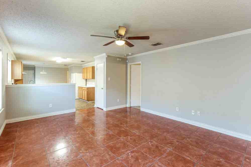 4812 Waterford Dr - Photo 4 of 16