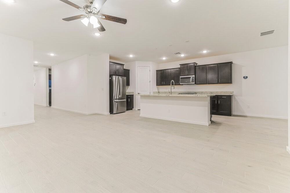 4576 W Hannah St - Photo 4 of 16