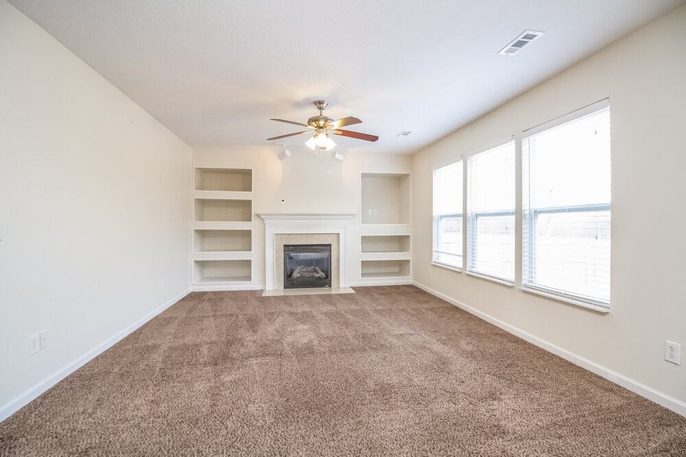 4565 Hawthorn Dr - Photo 2 of 19