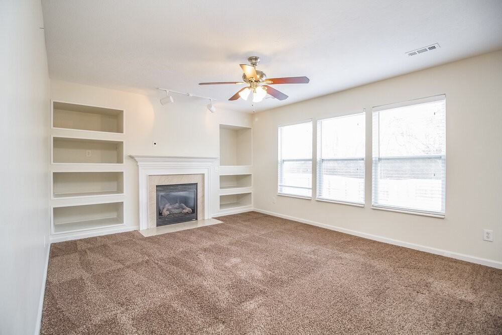 4565 Hawthorn Dr - Photo 3 of 19