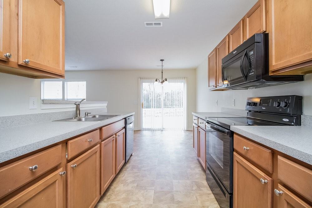 4565 Hawthorn Dr - Photo 6 of 19