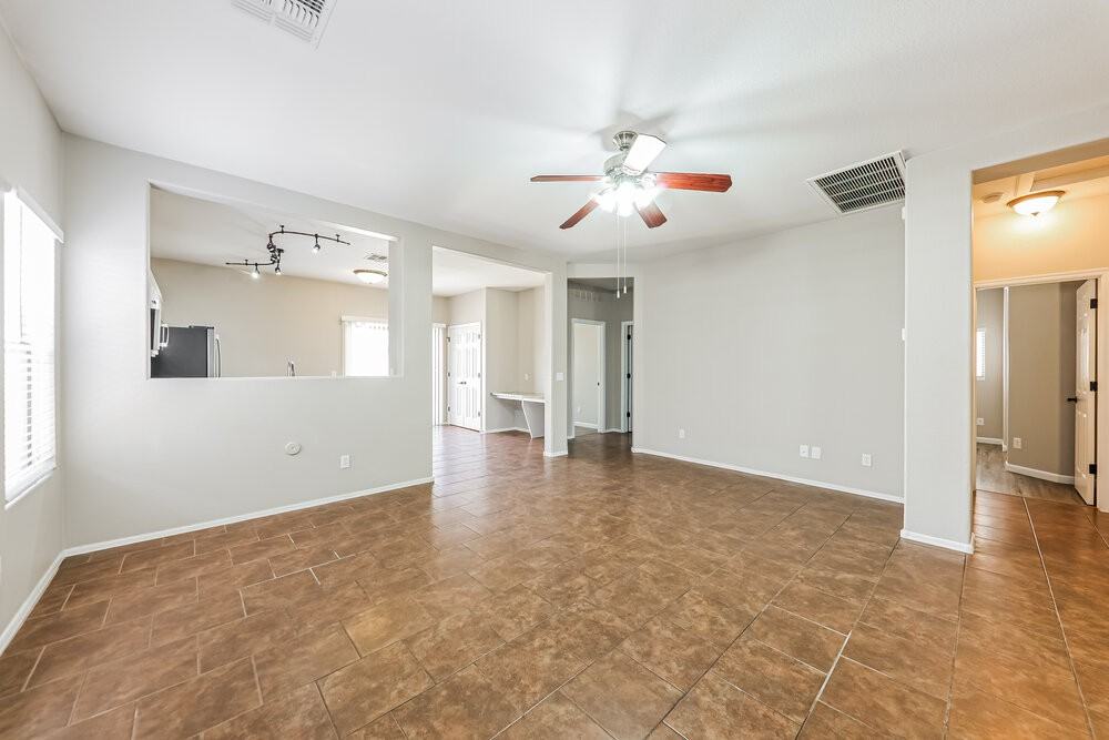 15316 W Cortez St - Photo 4 of 16