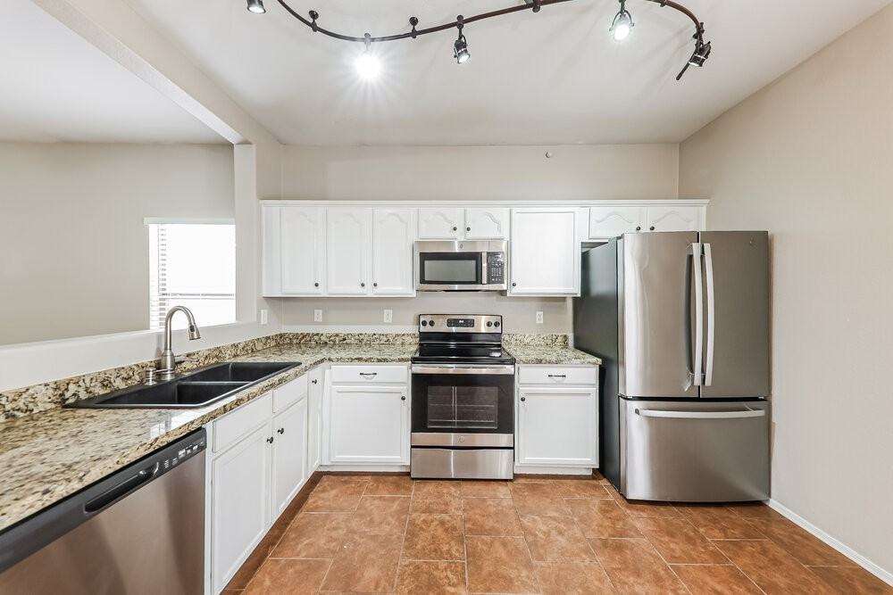 15316 W Cortez St - Photo 6 of 16
