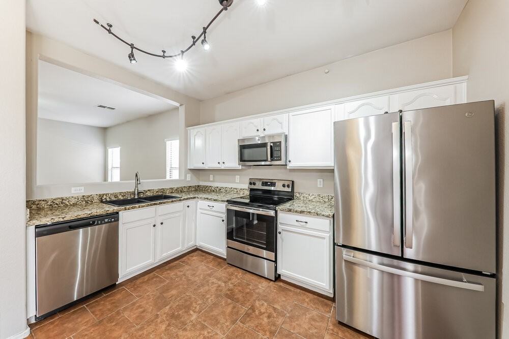 15316 W Cortez St - Photo 7 of 16