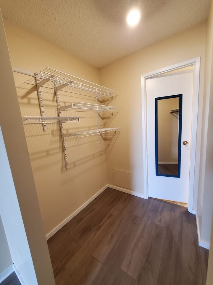 2204 118 Street Northwest - Photo 5 of 11