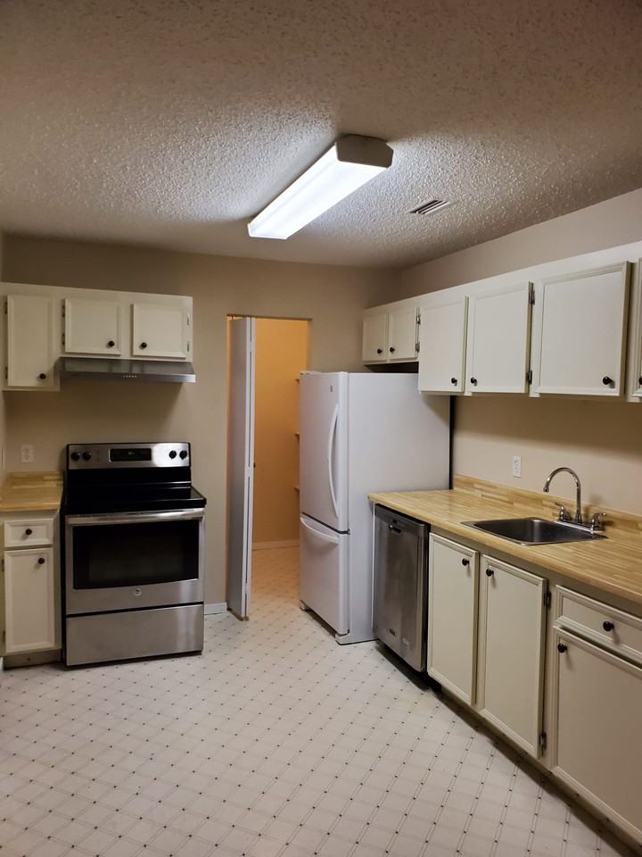 2204 118 Street Northwest - Photo 7 of 11