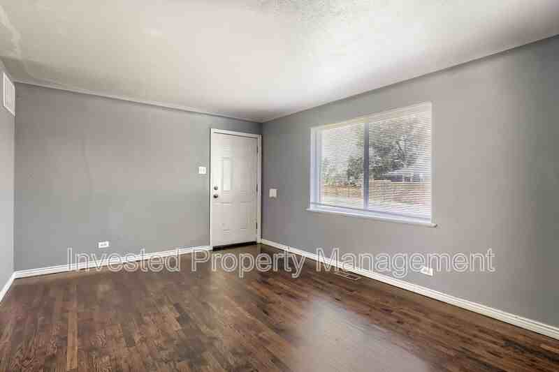 8316 E 16th Ave - Photo 3 of 11