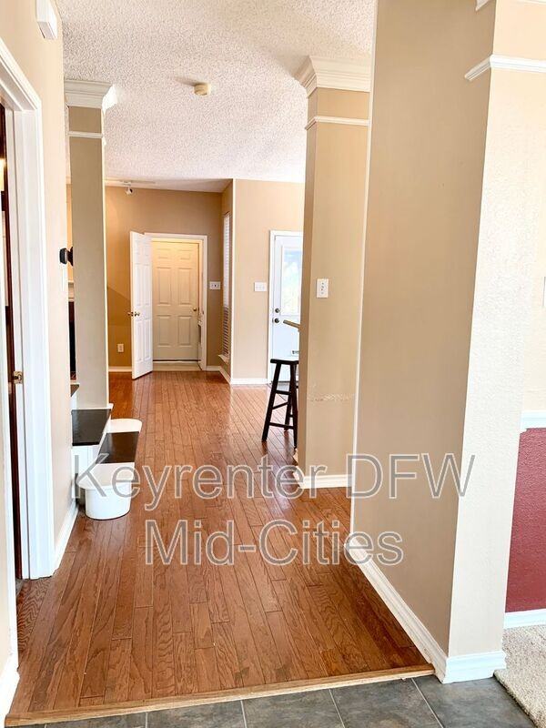 8702 Saddlehorn Dr - Photo 4 of 36