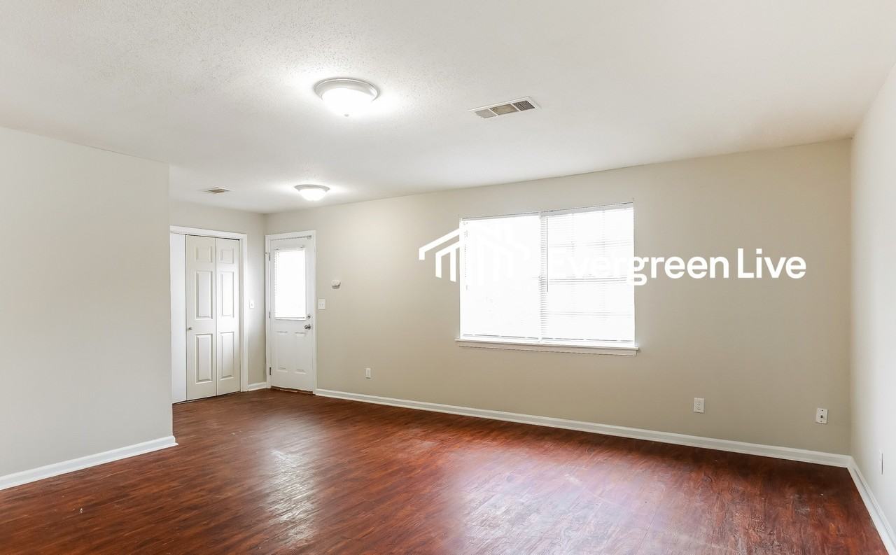 634 35th St - Photo 4 of 14
