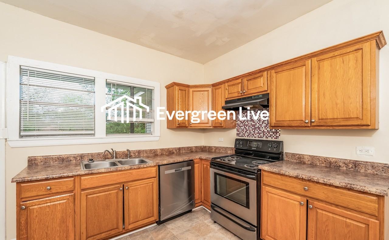 140 8th St Ne - Photo 7 of 12