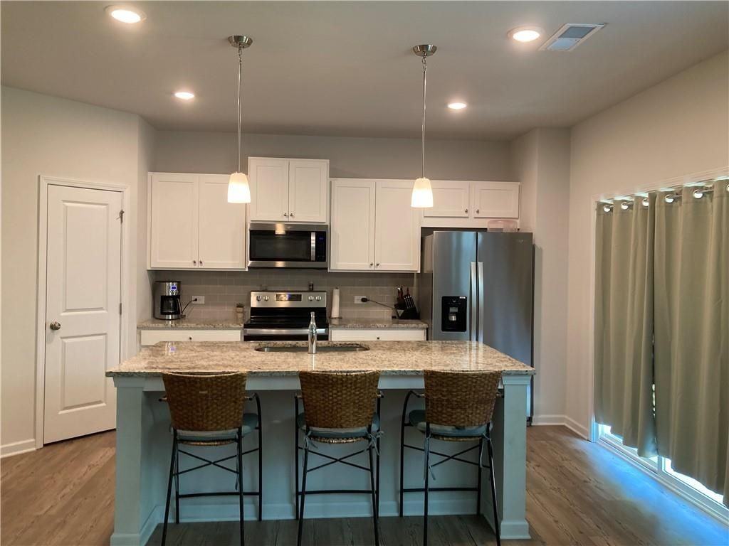 667 Summerwood Ln - Photo 4 of 33