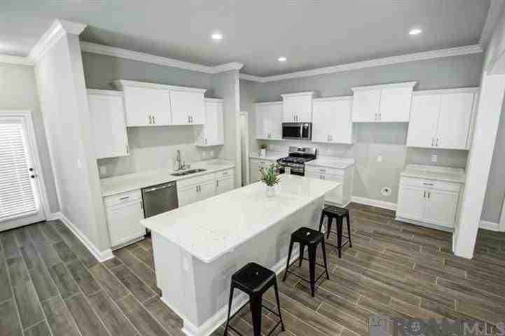 10921 Maitland Ave - Photo 4 of 18