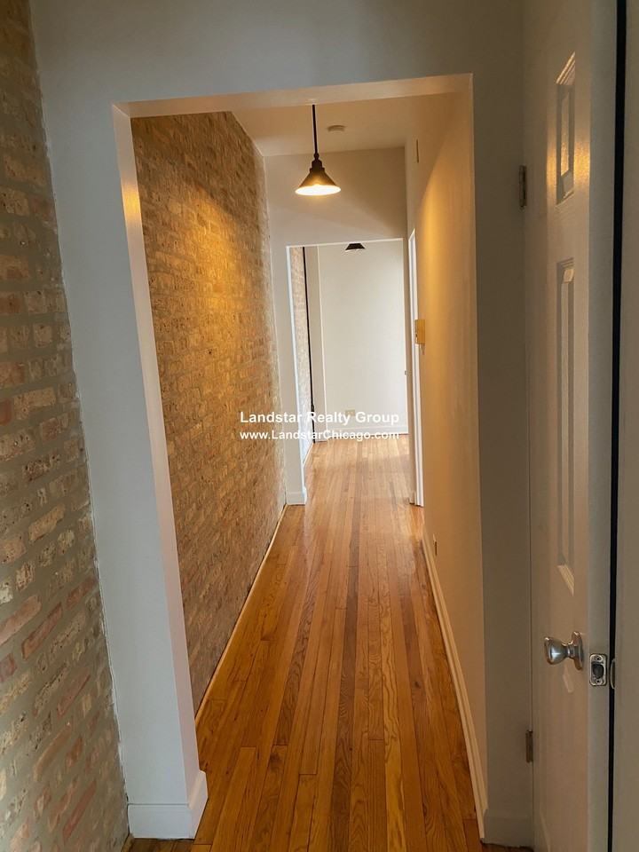 3848 W Ainslie St #2 - Photo 4 of 25